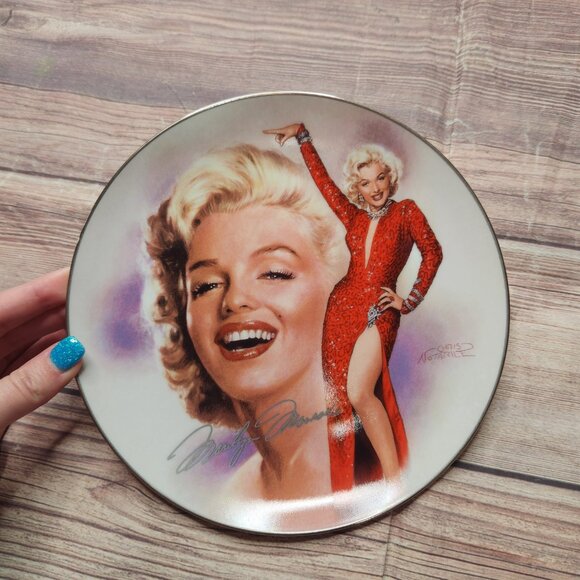 Bradford Exchange Marilyn Monroe Luminous Lorelie Collector Plate - Picture 2 of 8